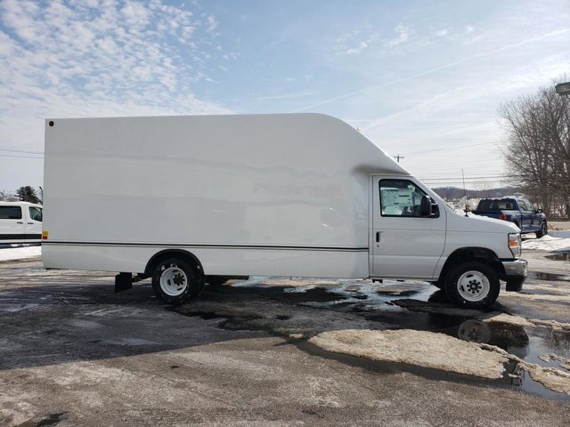 New 2026 Ford E-450 - photo 7