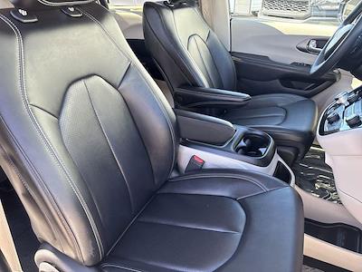 Used 2024 Chrysler Pacifica - photo 1