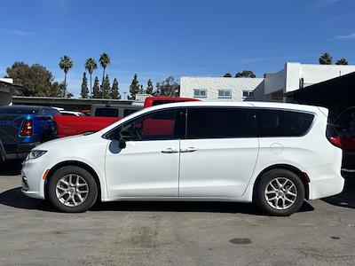 Used 2024 Chrysler Pacifica - photo 1