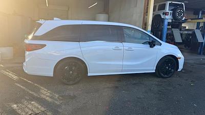 Used 2025 Honda Odyssey - photo 1