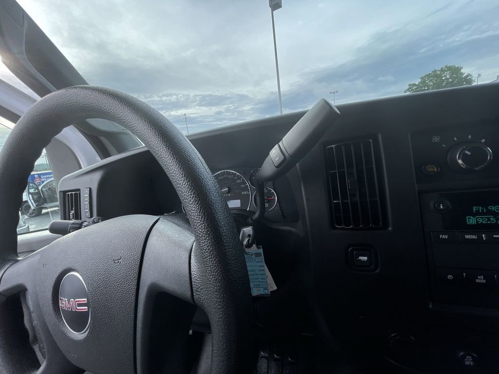 Used 2025 GMC Savana 2500 - photo 17