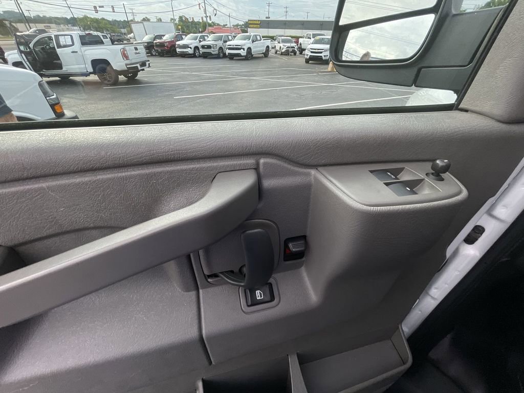 Used 2025 GMC Savana 2500 - photo 22