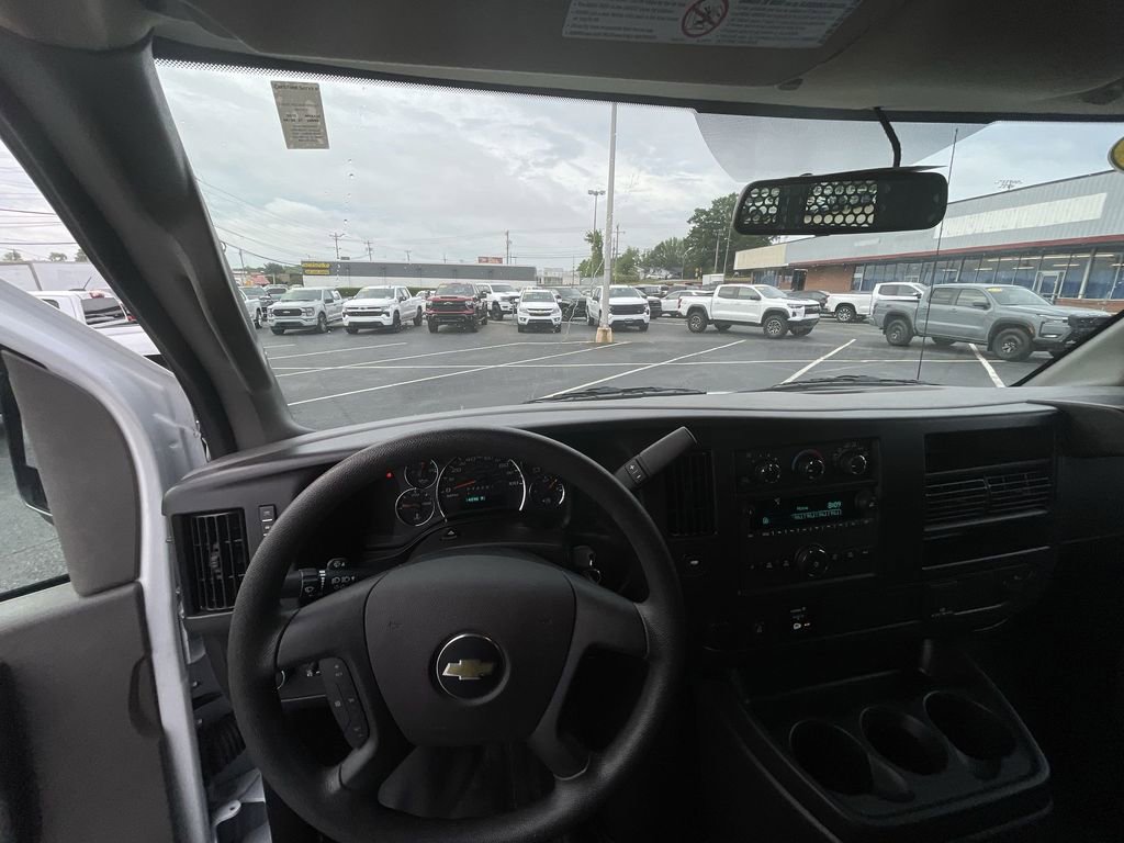 Used 2025 Chevrolet Express 2500 - photo 12