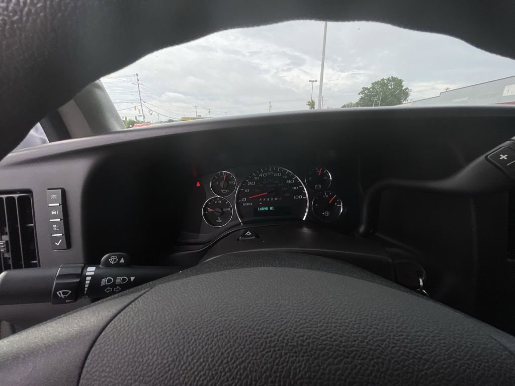 Used 2025 Chevrolet Express 2500 - photo 13