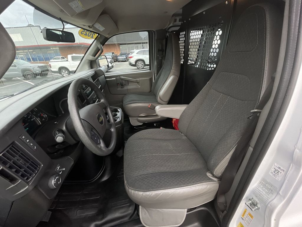 Used 2025 Chevrolet Express 2500 - photo 19