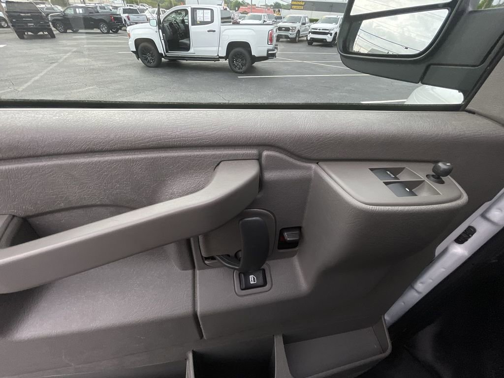 Used 2025 Chevrolet Express 2500 - photo 22
