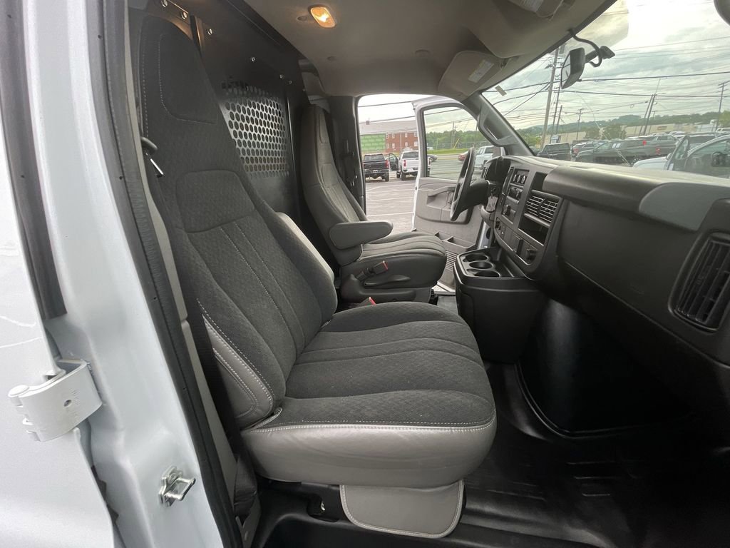 Used 2025 Chevrolet Express 2500 - photo 25