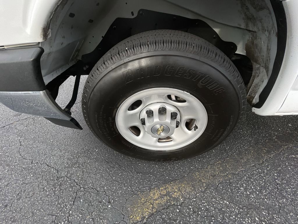 Used 2025 Chevrolet Express 2500 - photo 30