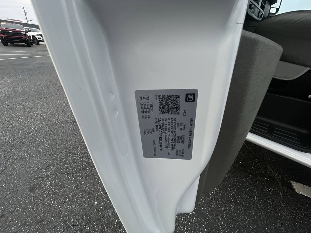Used 2025 Chevrolet Express 2500 - photo 31