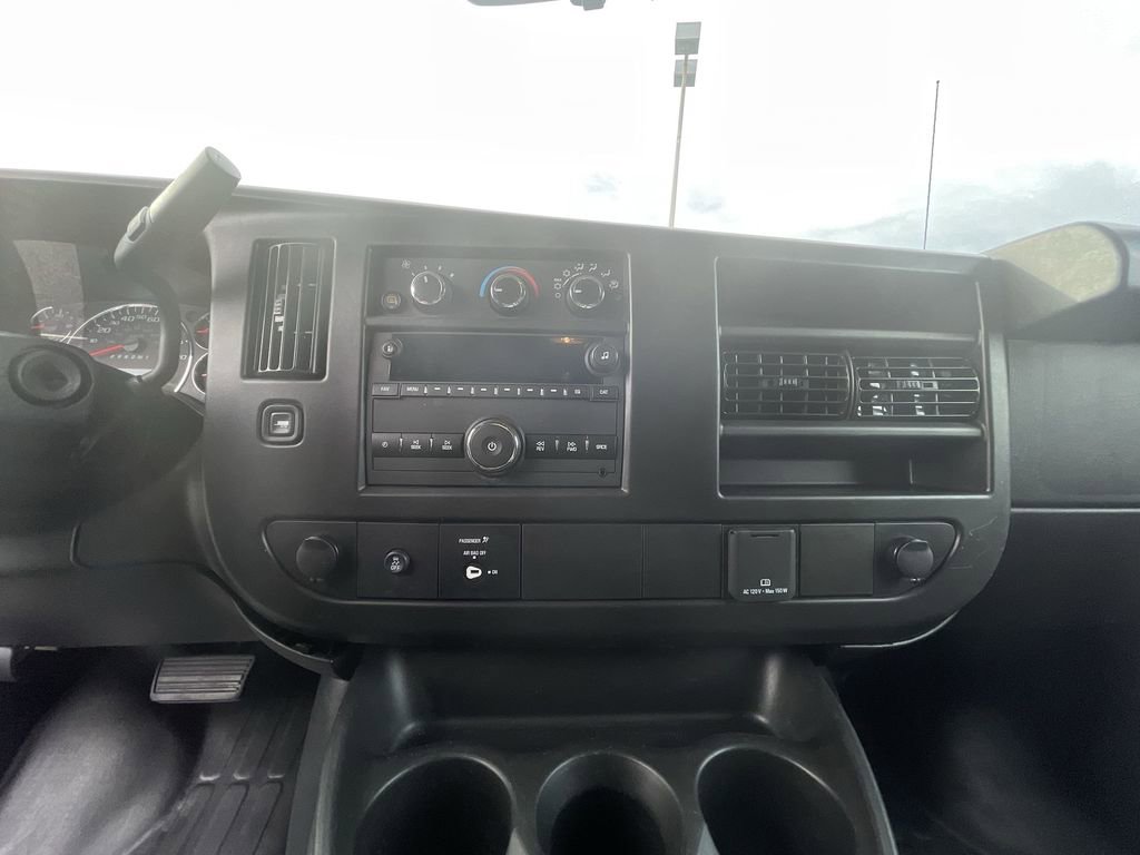 Used 2025 Chevrolet Express 2500 - photo 32