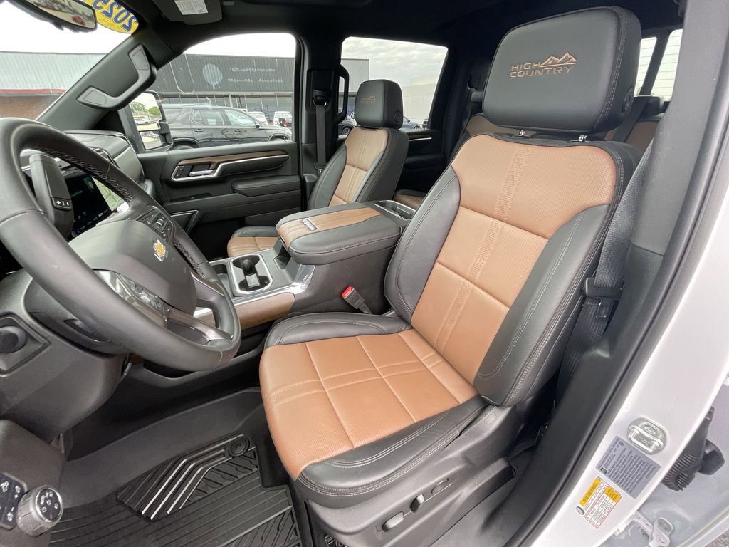Used 2025 Chevrolet Silverado 2500 - photo 21