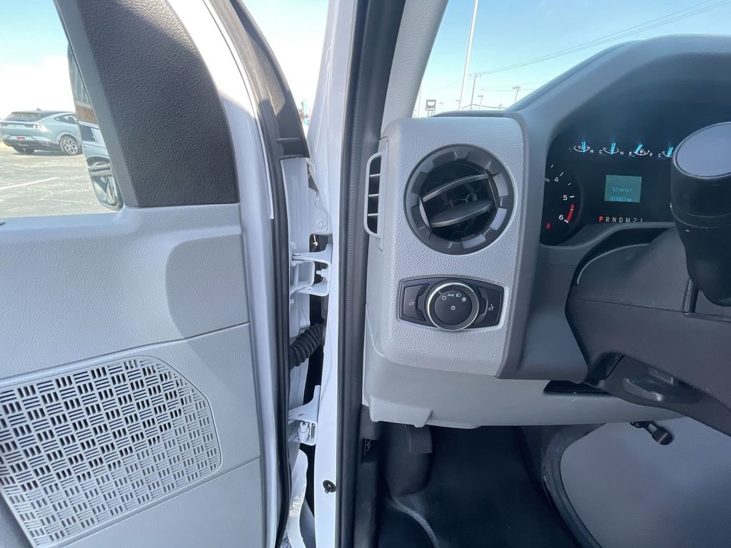 Used 2023 Ford E-350 - photo 18