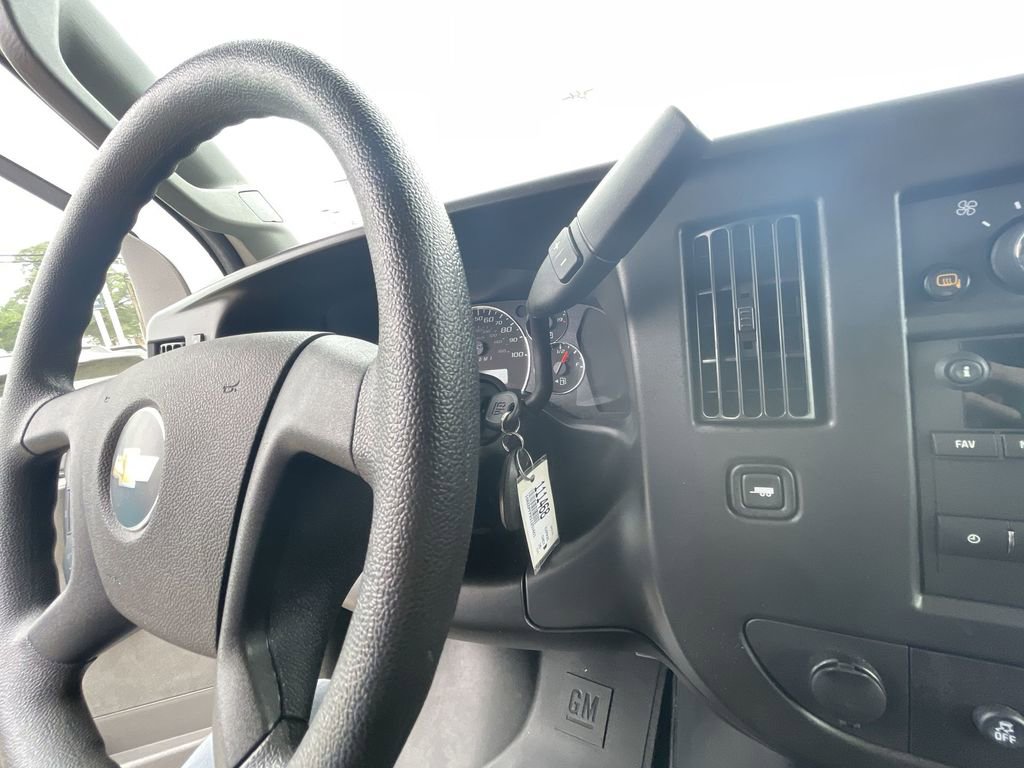 Used 2025 Chevrolet Express 3500 - photo 18