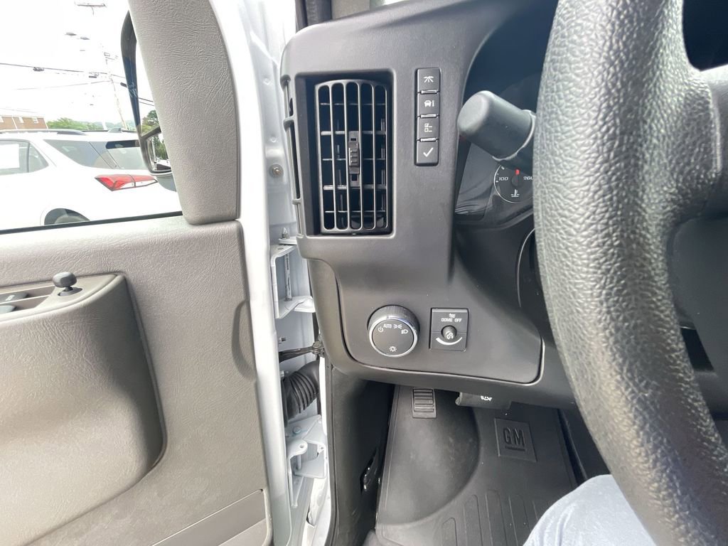 Used 2025 Chevrolet Express 3500 - photo 19