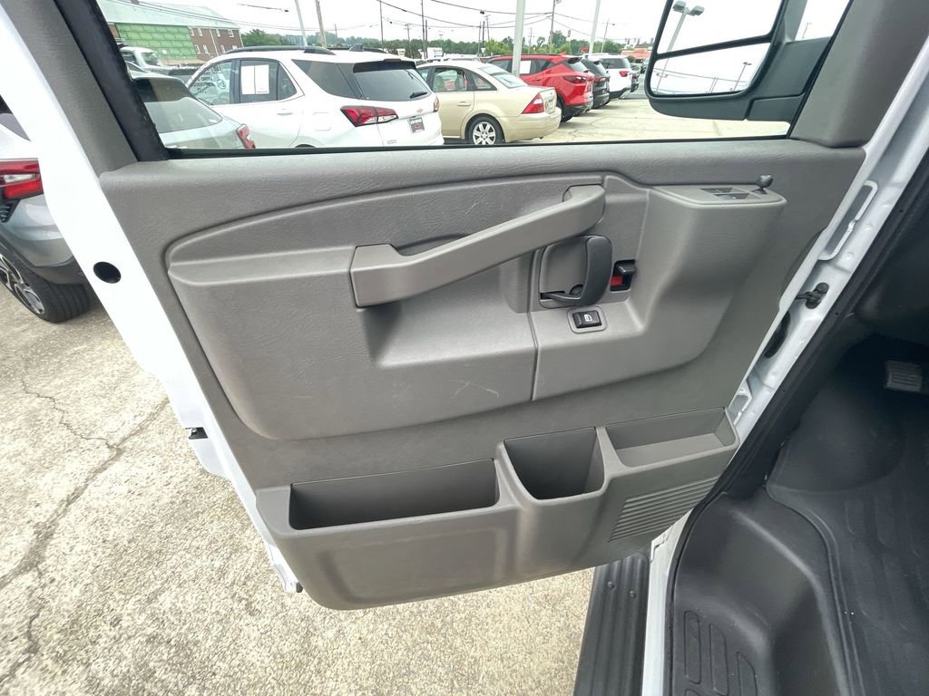 Used 2025 Chevrolet Express 3500 - photo 22