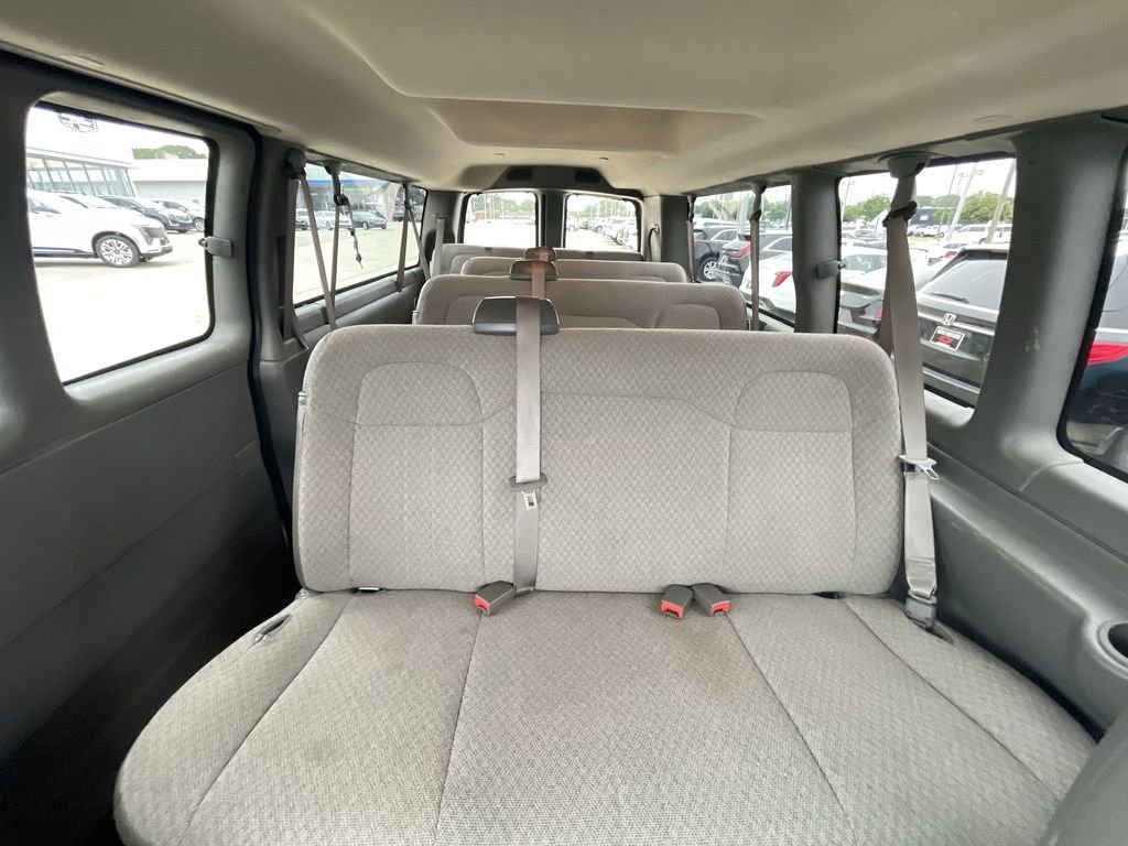 Used 2025 Chevrolet Express 3500 - photo 25