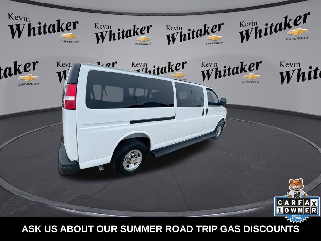 Used 2025 Chevrolet Express 3500 - photo 2