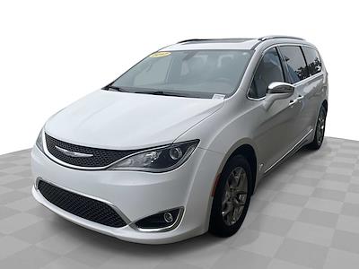 2017 Chrysler Pacifica FWD Minivan for sale #250648B - photo 1