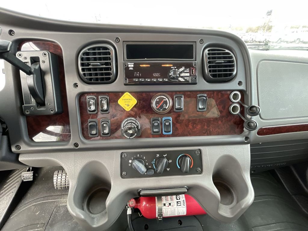Used 2018 Freightliner M2 106 - photo 29