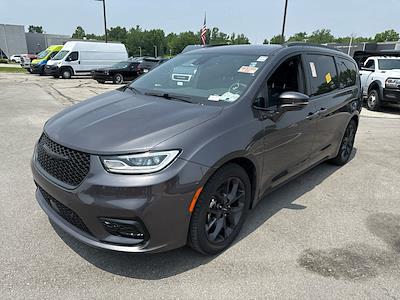 2022 Chrysler Pacifica FWD Minivan for sale #P1411 - photo 1