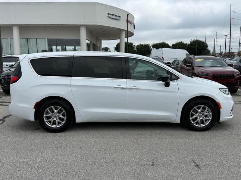 Used 2024 Chrysler Pacifica - photo 23