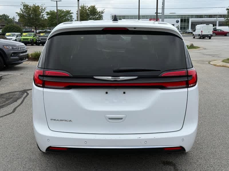 Used 2024 Chrysler Pacifica - photo 24