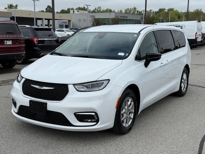 Used 2024 Chrysler Pacifica - photo 29