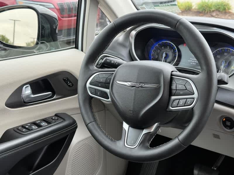 Used 2024 Chrysler Pacifica - photo 34