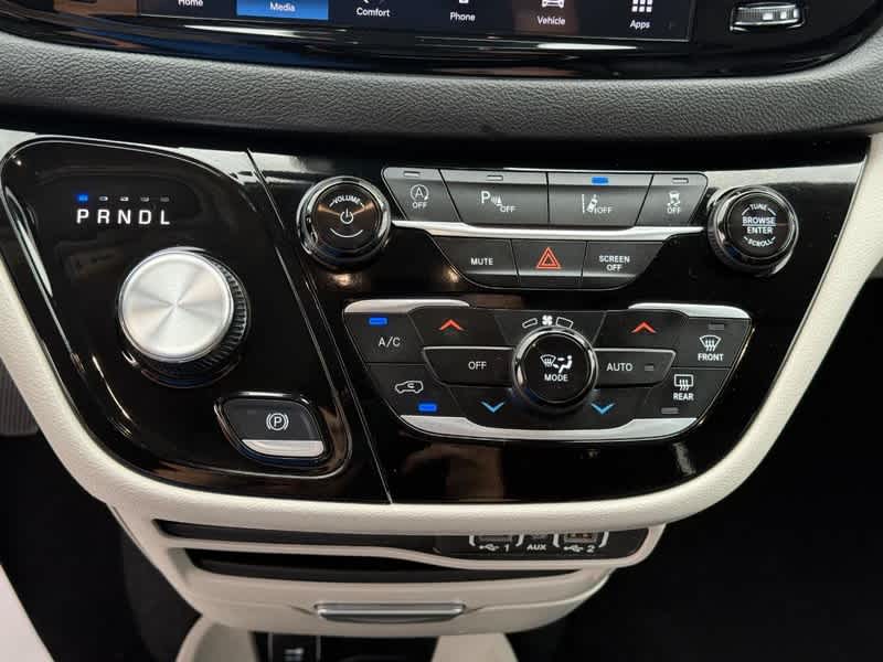Used 2024 Chrysler Pacifica - photo 9