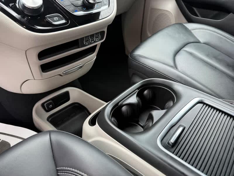 Used 2024 Chrysler Pacifica - photo 10