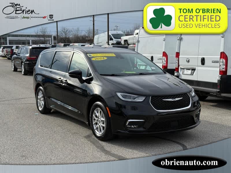 Used 2024 Chrysler Pacifica - photo 1