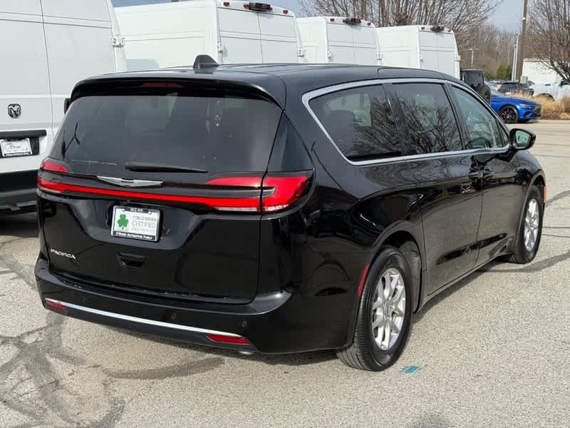 Used 2024 Chrysler Pacifica - photo 2