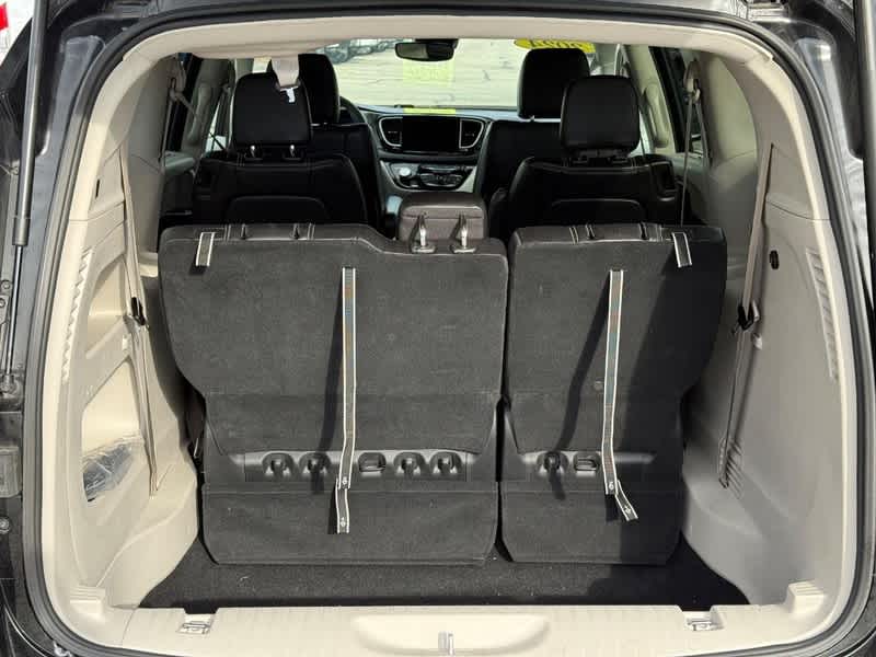 Used 2024 Chrysler Pacifica - photo 9