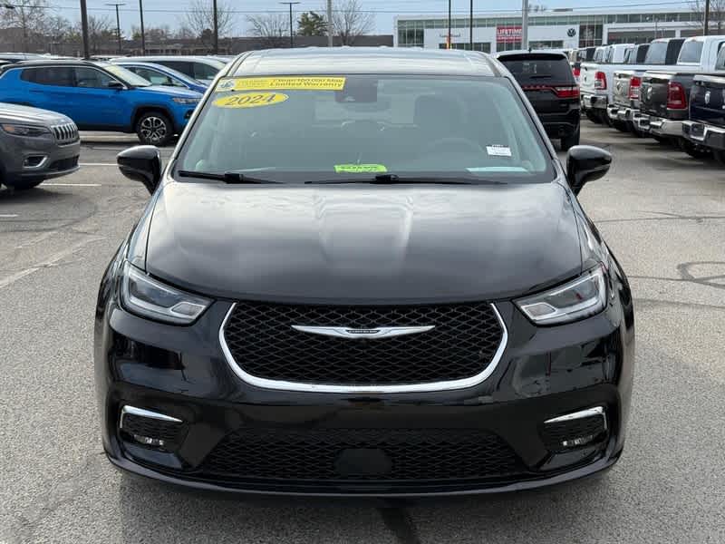 Used 2024 Chrysler Pacifica - photo 12