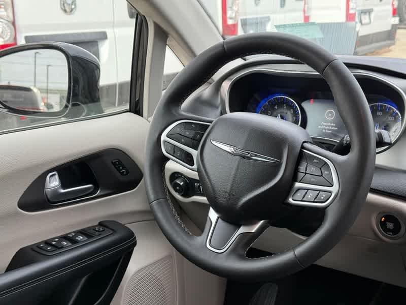 Used 2024 Chrysler Pacifica - photo 16