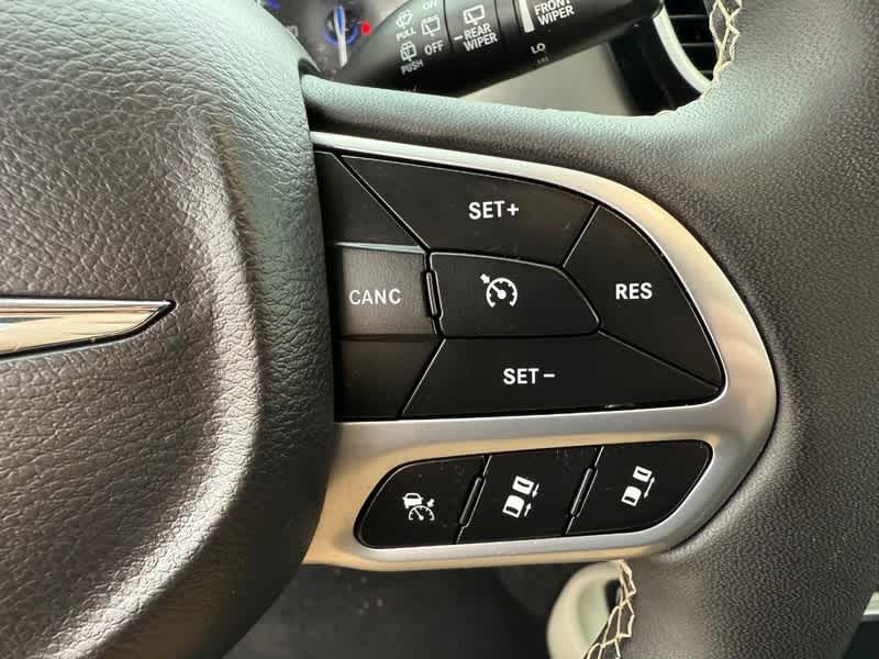 Used 2024 Chrysler Pacifica - photo 18