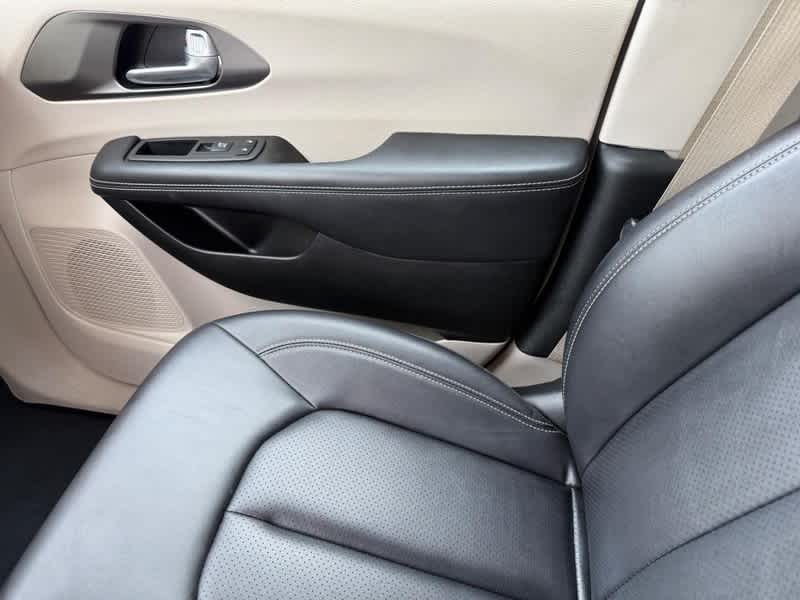 Used 2024 Chrysler Pacifica - photo 24