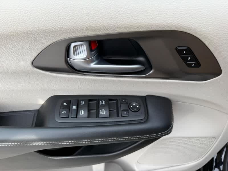 Used 2024 Chrysler Pacifica - photo 27