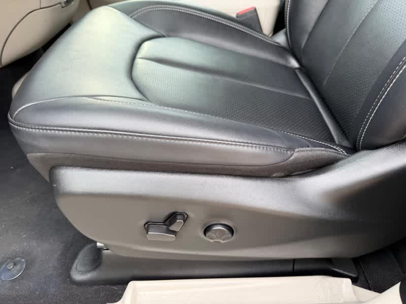 Used 2024 Chrysler Pacifica - photo 28