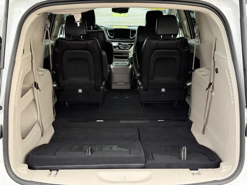 Used 2024 Chrysler Pacifica - photo 9