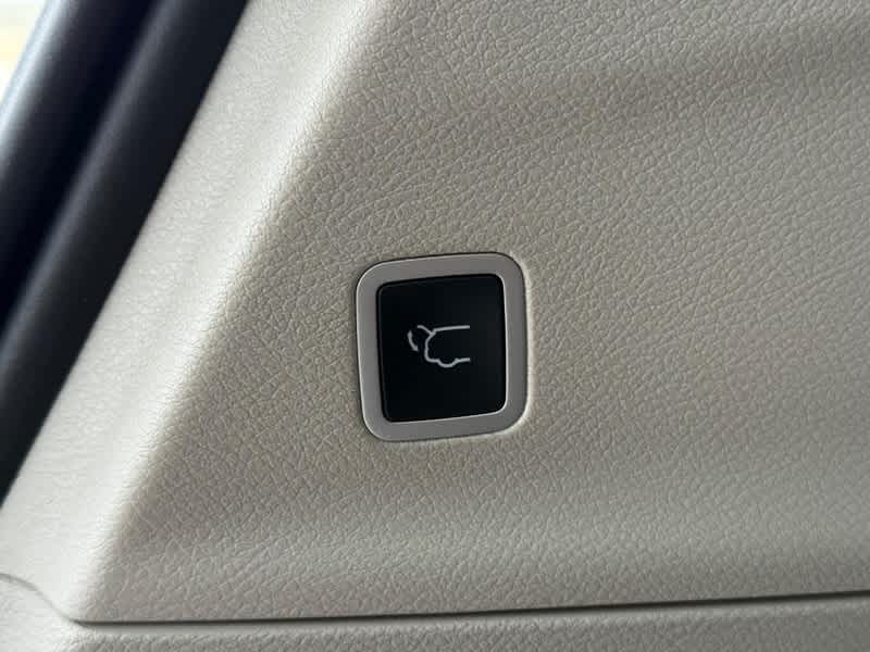 Used 2024 Chrysler Pacifica - photo 10