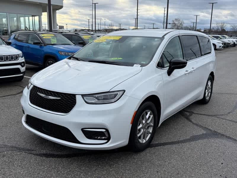 Used 2024 Chrysler Pacifica - photo 11