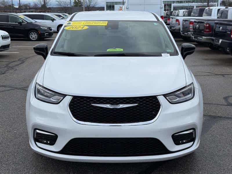Used 2024 Chrysler Pacifica - photo 12