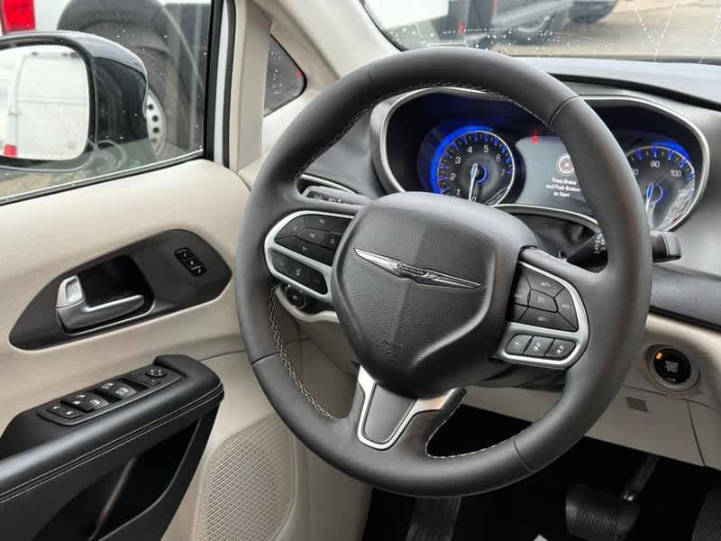 Used 2024 Chrysler Pacifica - photo 15