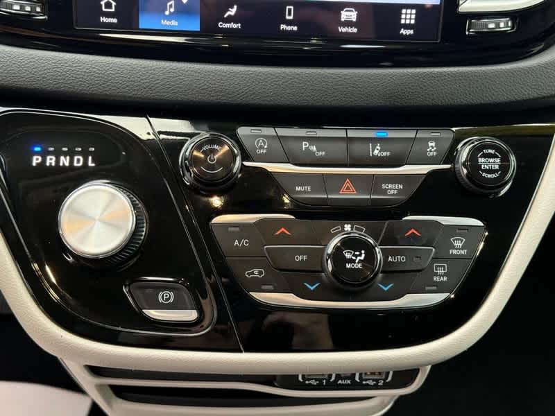 Used 2024 Chrysler Pacifica - photo 21