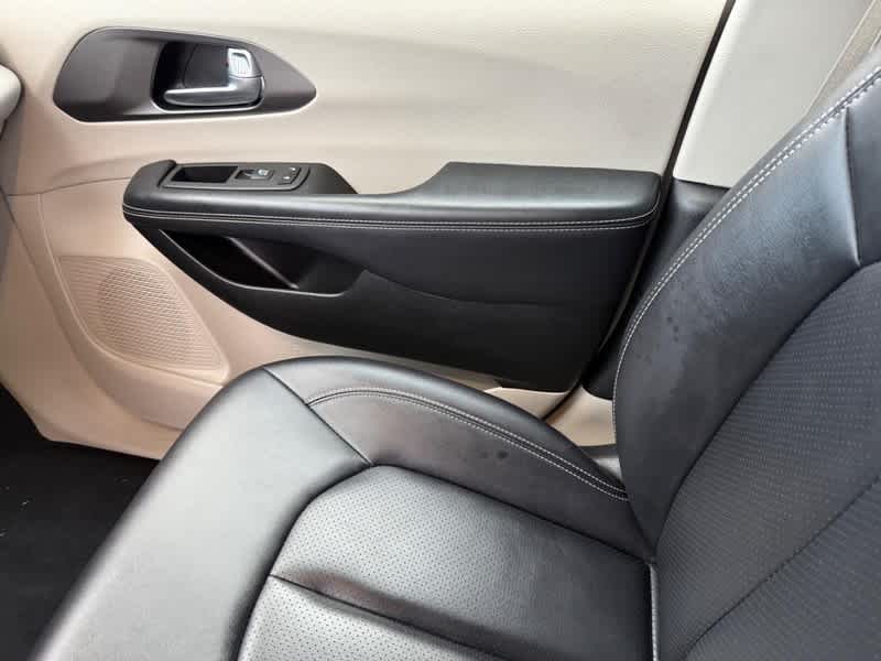 Used 2024 Chrysler Pacifica - photo 23