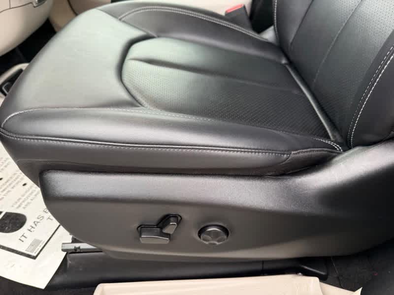 Used 2024 Chrysler Pacifica - photo 27