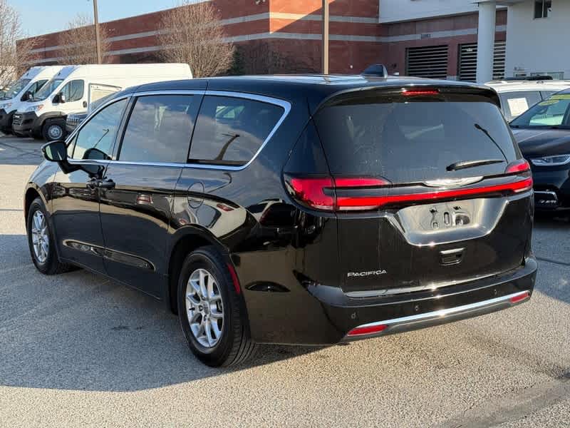 Used 2025 Chrysler Pacifica - photo 7