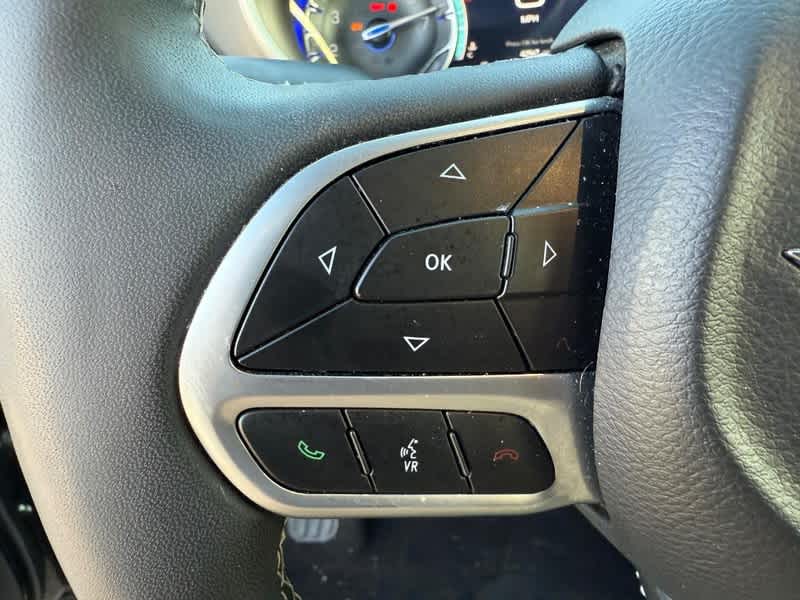 Used 2025 Chrysler Pacifica - photo 17