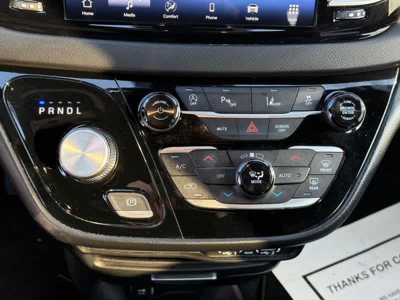 Used 2025 Chrysler Pacifica - photo 22